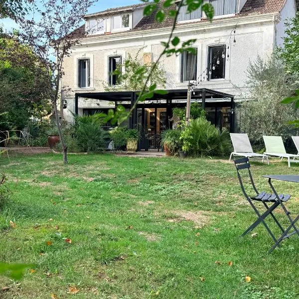 Villa du Beau Port, готель у місті Cenon-sur-Vienne