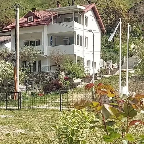 APARTMAN VISIT BORAČKO LAKE beach apartment, hótel í Jezero