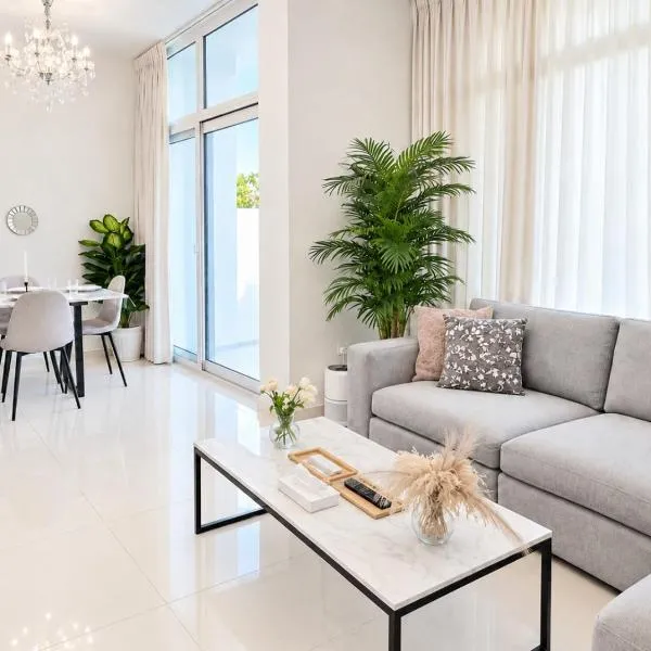Damac Hills 2 Villa Pool Front + Waterpark Access、‘Ūd al Bayḑāʼのホテル
