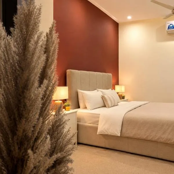 Pine Villa 4 Bedroom Fully Furnished Family House, Hotel in Lahore