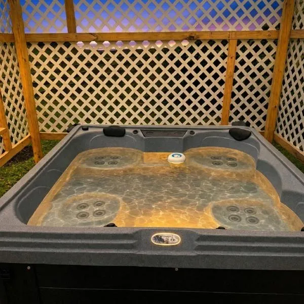 Spooky Nook Retreat, Hot Tub and Games, hotel en Hamilton