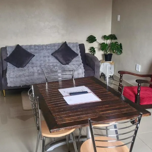 Simlily Place, hotel di East London