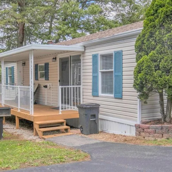 Luxury 2BR Cottage w King & Queen Beds, hótel í Pigeon Forge