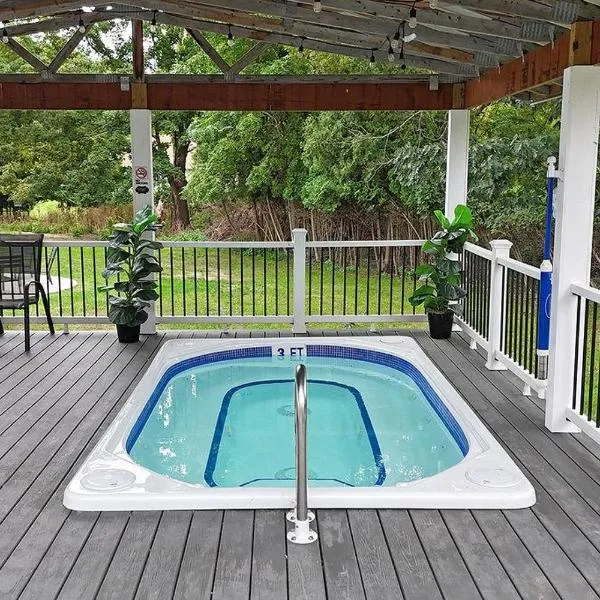 Blue Star 2 Location Location 12 person hot tub, хотел в Douglas
