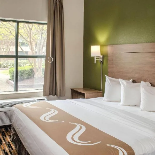 Quality Suites Lake Wright - Norfolk Airport, hotel v destinácii Norfolk