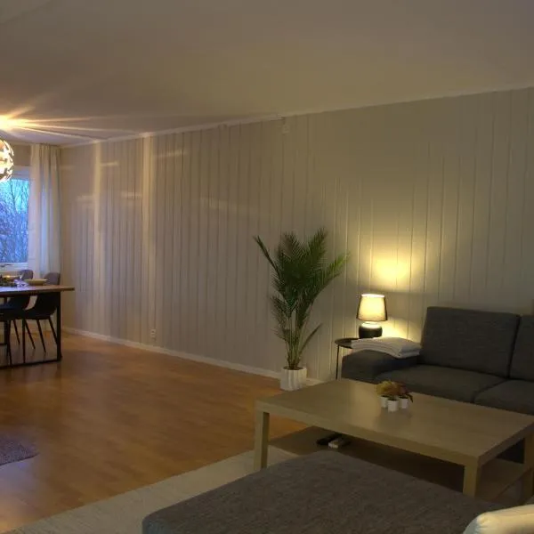 Cozy House in Tromsø - Near City Center, Ideal for Families & Groups – hotel w mieście Tromsø