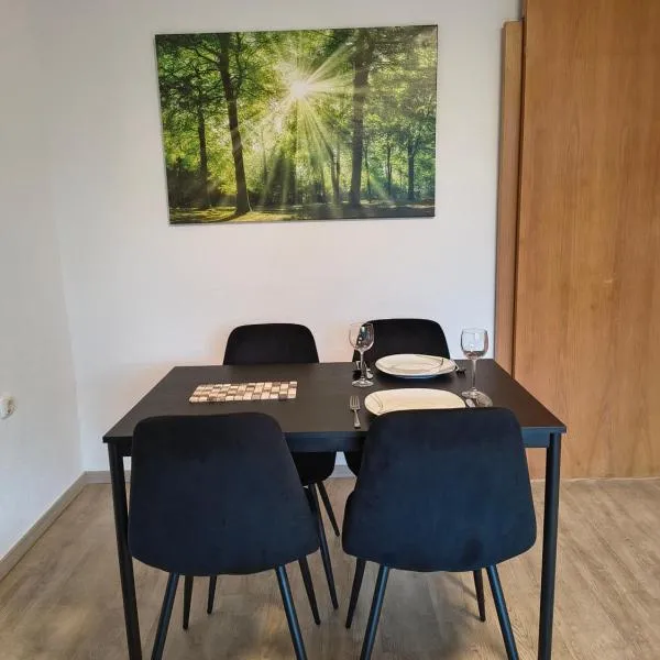 Ferienwohnung Ground B-104 im Taunusblick 5 - mit Pool und Sauna，拉恩斯坦的飯店