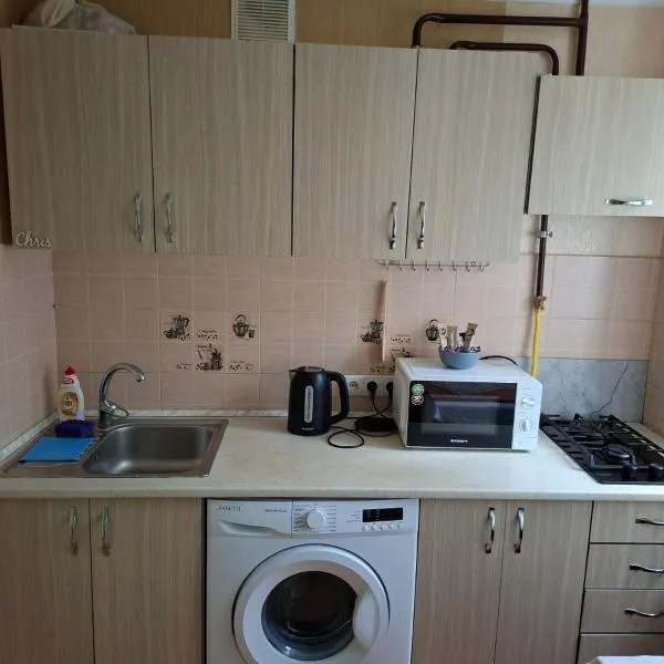 Aeroport apartament 500 метров от аеропорта суточная сдача заселение до 22 00, hotel i Chișinău