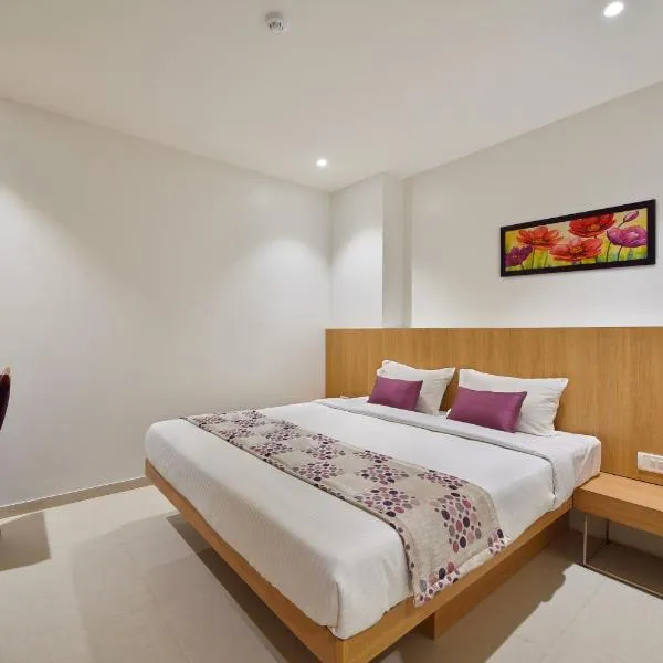 Hotel Leafio-Near Airport, hotel di Andheri