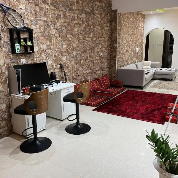 Shaden Hostel, hotel in Ḩayl Āl ‘Umayr