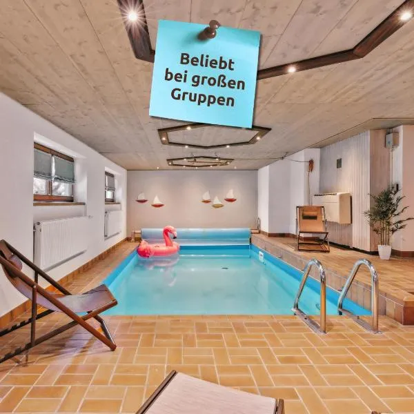 Villa Siegsdorf - Privater Indoorpool und Sauna - für Familien und Gruppen bis 12 Gäste - 5 Schlafzimmer - 3 Bäder - offener Kamin - eingezäuntes Grundstück ca 2000 qm - Hunde kostenfrei - Chiemgau، فندق في سيغزدورف