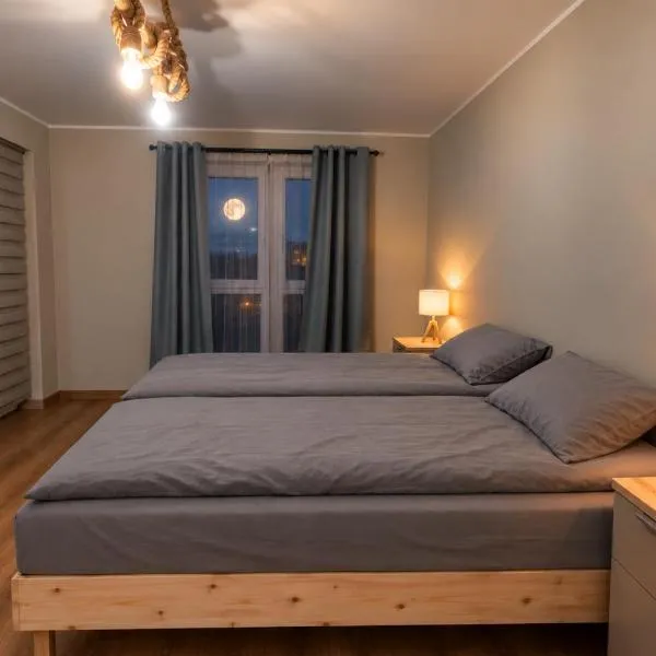 Przestronny apartament w Sosnowcu, miejsce parkingowe w hali garażowej, hótel í Sosnowiec