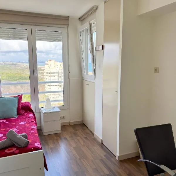 Spacious Apartment in Valencia with Sea View - 160 sqm, hotel di Valencia