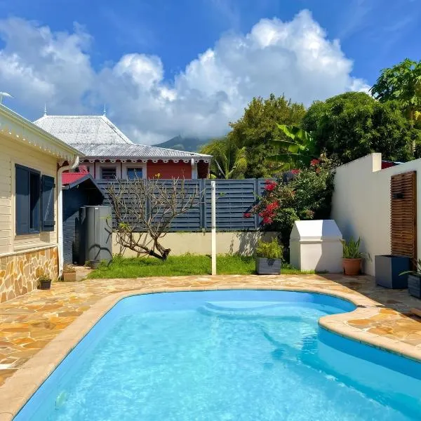 Villa spacieuse avec piscine à Saint-Pierre, Hotel in Saint-Pierre