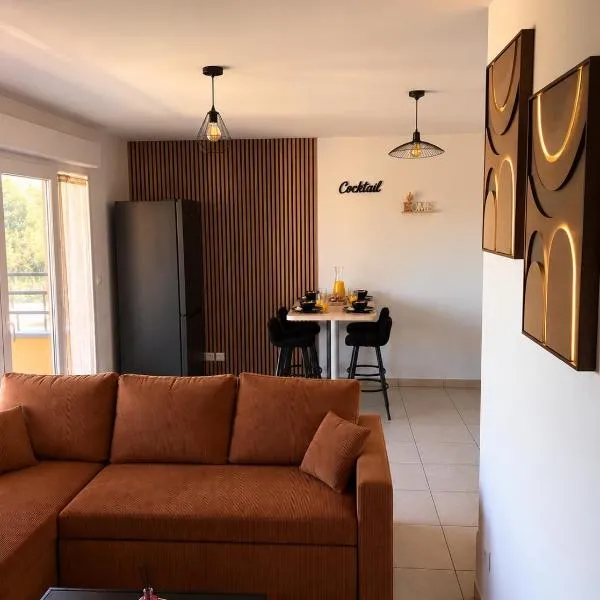 Appartement élégant avec terrasse & vue dégagée, hotel en Bourgoin-Jallieu