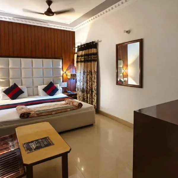 Hotel Jai Surya, hotel sa Patiāla
