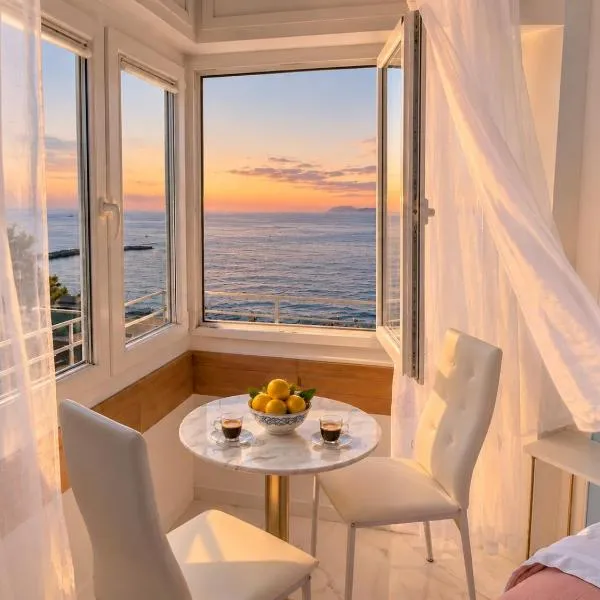 Vertigini Suites, Il Rifugio dell Amore per SOLE COPPIE , A 50m dalla Stazione e dalla Via dell Amore con Vista Mare e Intimità Appagante, hotel din Riomaggiore