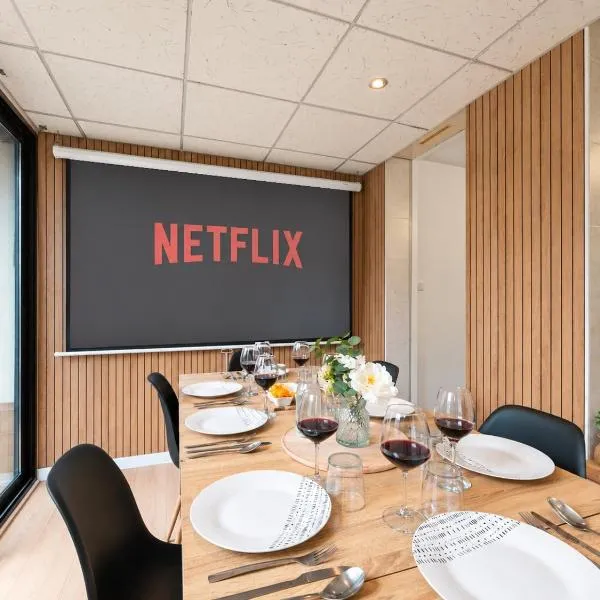 Grand appart 10 pers - 5 Chambres - Cinéma privé 4K- Alpexpo, hôtel à Échirolles