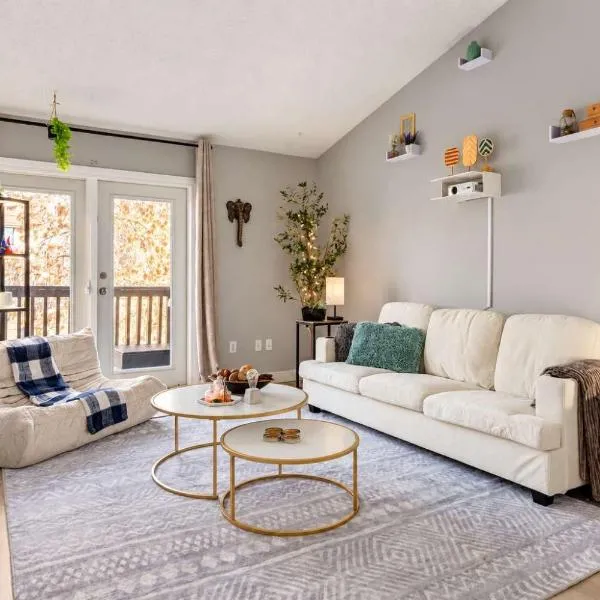 Casablanca - 3 BR Family & Game Haven, hotel di Calgary