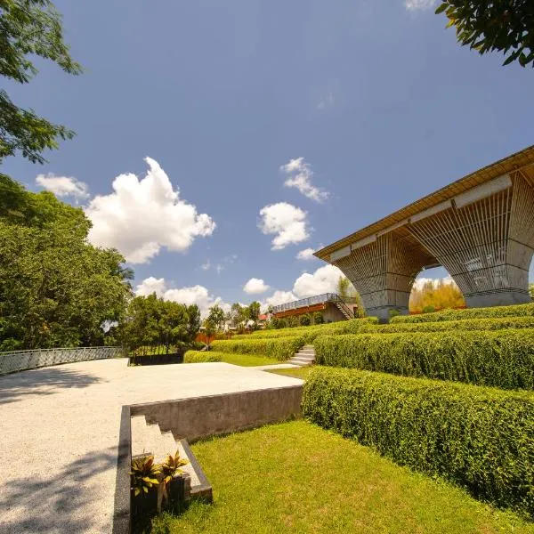 Triyana Resort and Glamping Carangsari Bali โรงแรมในปายางัน