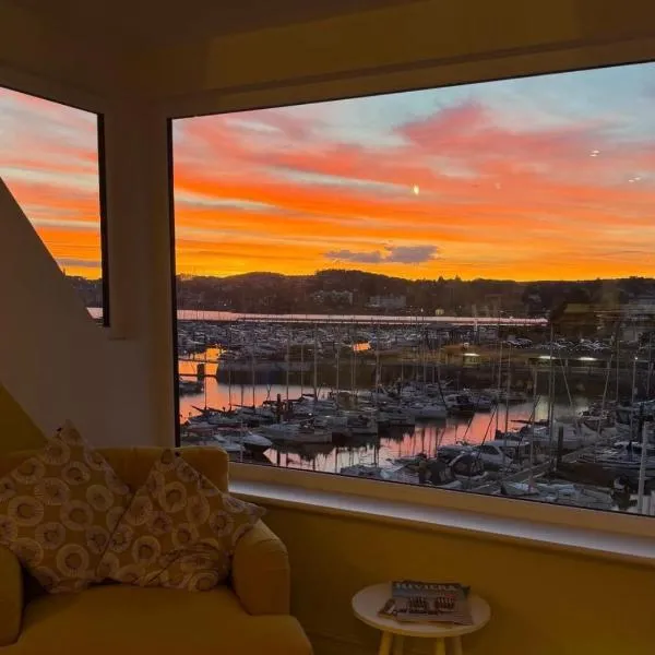 The Harbour House - Best views in the Bay!、トーキーのホテル