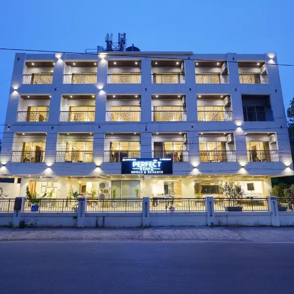 Perfectstayz Premium Grand Inn Near Candolim Beach, хотел в Калангуте