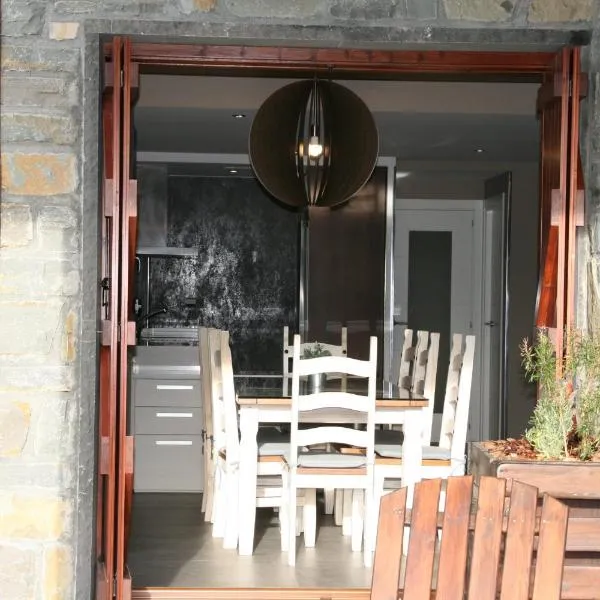 Casa Biescas con jardín y chimenea en Gavín, Hotel in Gavín