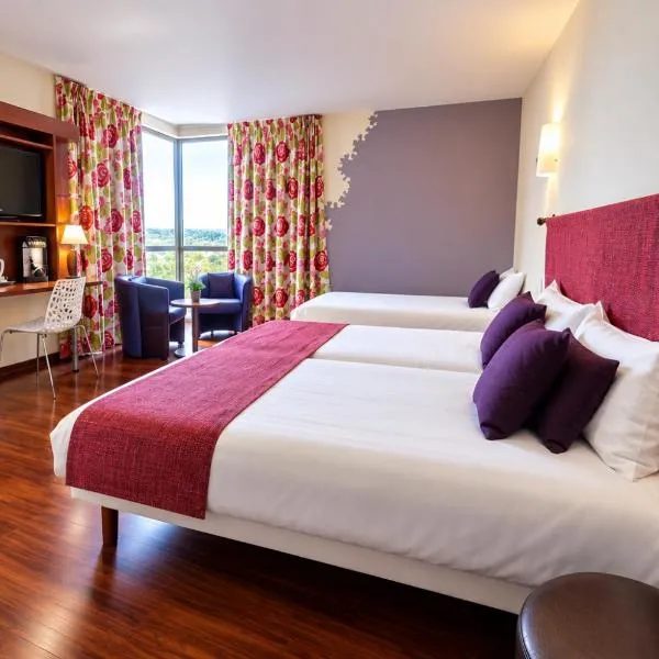 L'HÔTEL de CHARTRES - LOGIS, hotel a Chartres
