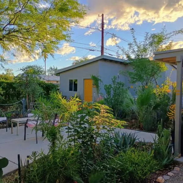 Self-Sufficient Early Birds with exclusively Self Check In, hotel in Tucson