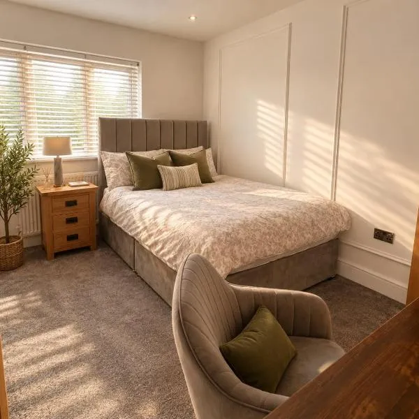 Stylish & Spacious 5-Bed Home, hotelli kohteessa Eastleigh