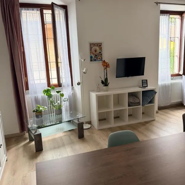Viesnīca Casa FATA MELANIA-free parking-self check in pilsētā Tavernerio