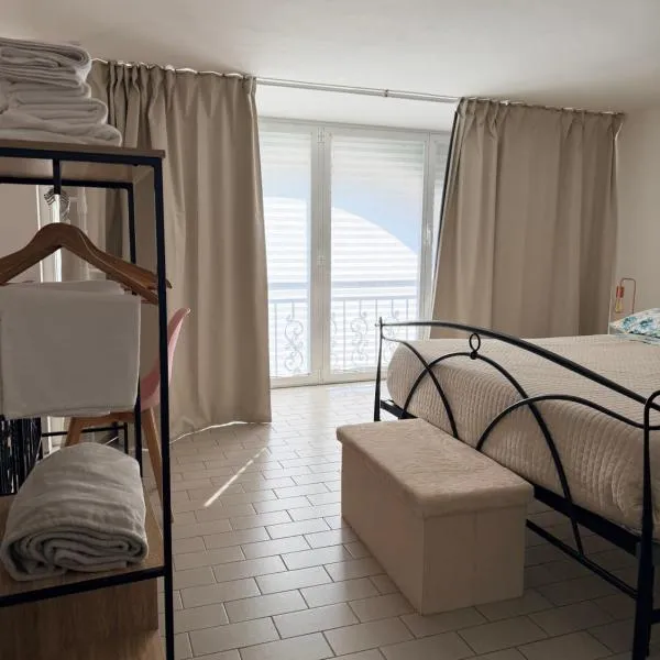 Casa MELISSA LIMONCELLA , free parking-self check in、Tavernerioのホテル