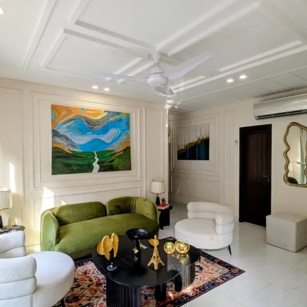 Green Orchard Luxury Cottages in Faisalabad Self Check-in, hotel i Faisalabad