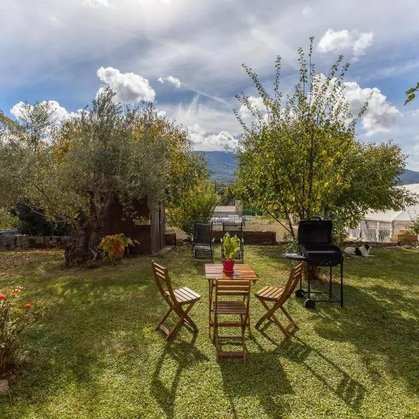 El Mirador Del Gato 1, hotel di Mesegar de Corneja