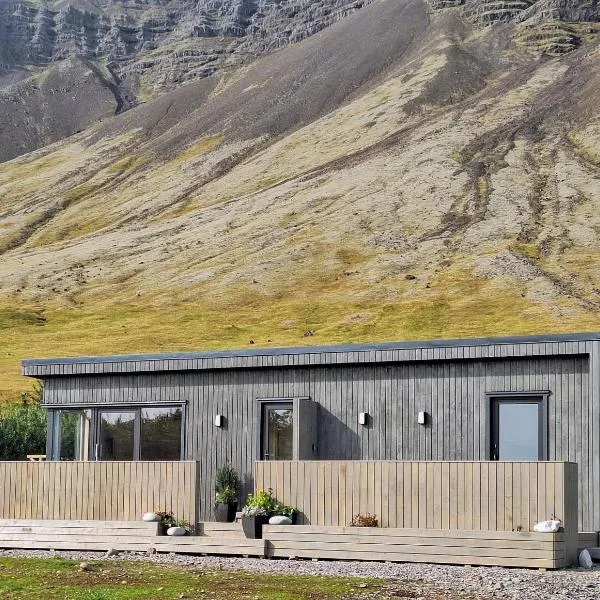 Oddnýjarhús - Entire Private Peaceful Cottage in Nature، فندق في هوفن