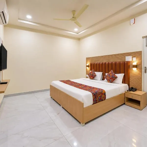 Hotel JK Height's Miyapur, Near Lingampally Railway Station, готель у місті Lingampalli