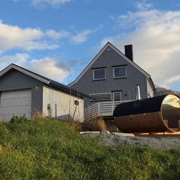 Lyngenfjord Ski-To-Sea & Sauna, hótel í Ysteby