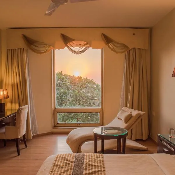 The Red Maple Mashal, hotel in Indore