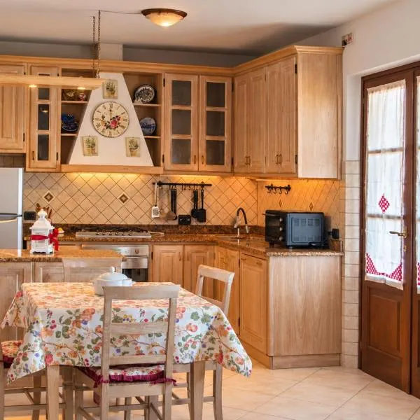 Three Tails House, hotelli kohteessa Camaiore