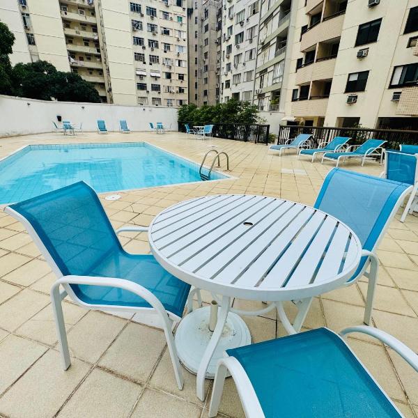 Apartamento flat com piscina e área de lazer excelente localização em Copacabana