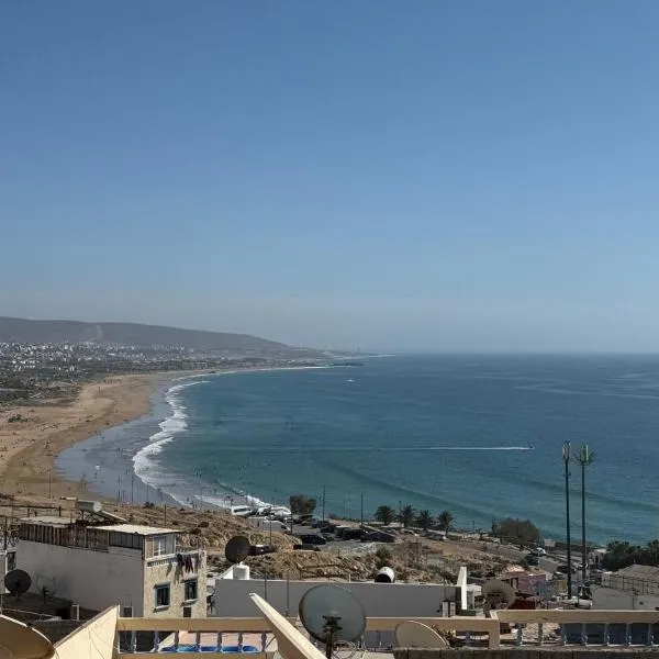 Adar surf house, hotel em Taghazout