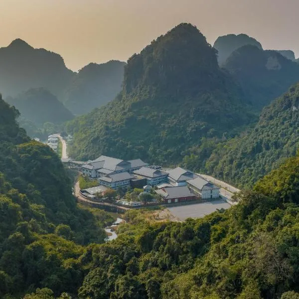 Hilton Quang Hanh Onsen Resort, Hotel in Cẩm Phả