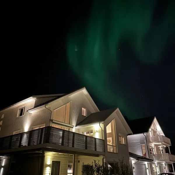 Modern holiday home on Kvaløya near Tromsø with Northern Lights and nature, hotel a Kvaløya