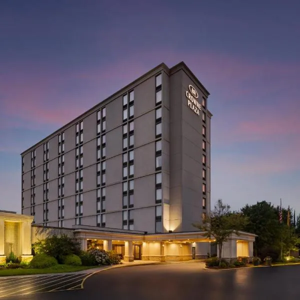 Crowne Plaza Newark Airport by IHG, hotel in Elizabeth