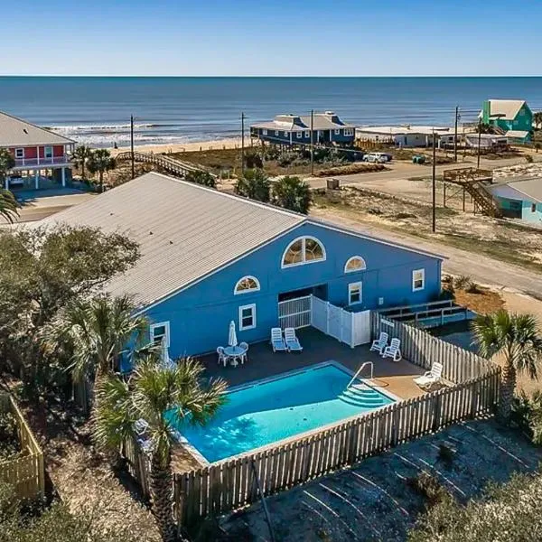 Cozy coastal condo with shared pool, washer & dryer, beach access, hotel in St. George Island