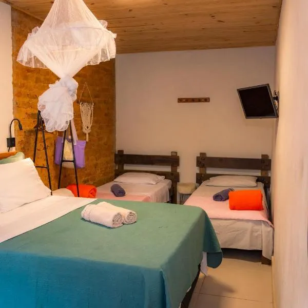 Pousada Sobre A Rocha, hotel u gradu Praia de Araçatiba