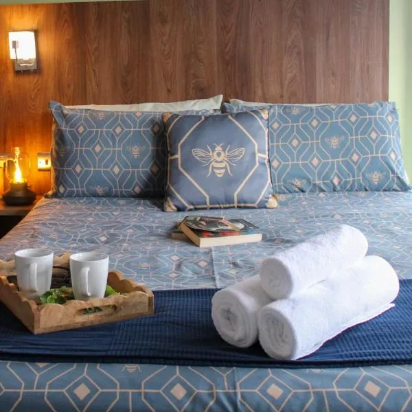 Victoria House - Deluxe Studios in Coventry City Centre, free parking, by COVSTAYS, hotel em Coventry