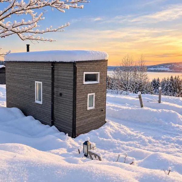 Tiny house on wheels with great views Sjusjøen Minihus med utsikt Sjusjøen，Mesnali的飯店