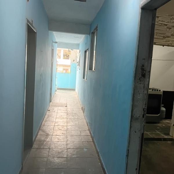 Conjugado so tem 1 cama de casal, 1 fogao e 1 botija, nao tem geladeira