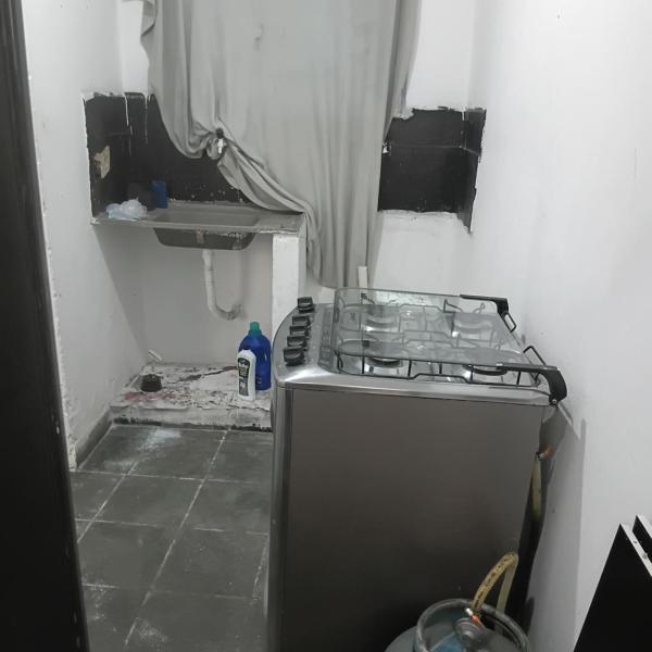 Conjugado so tem 1 cama de casal, 1 fogao e 1 botija, nao tem geladeira - Foto 5